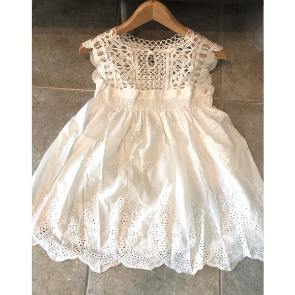 Boho Lace Hollow Out Embroidered Sleeveless Blouse - Picture 6 of 6